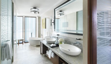 Four Seasons Hotel Abu Dhabi at Al Maryah Island - Image 28