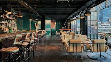 3 restaurants; breakfast, lunch, dinner, and brunch served