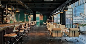 3 restaurants; breakfast, lunch, dinner, and brunch served