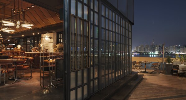 3 restaurants, breakfast, lunch, dinner served; American cuisine