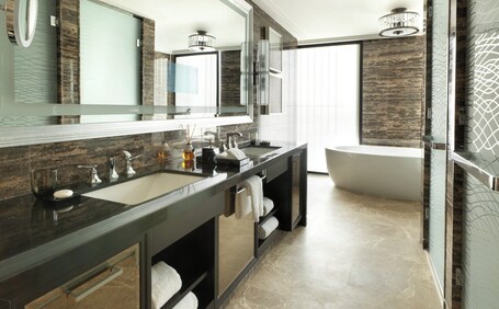 Four Seasons Hotel Abu Dhabi at Al Maryah Island - Image 82
