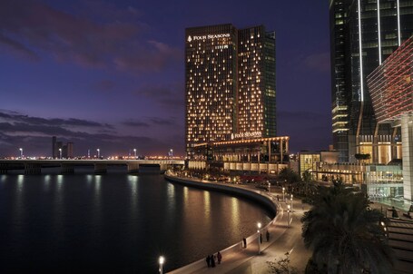 Four Seasons Hotel Abu Dhabi at Al Maryah Island - Image 3