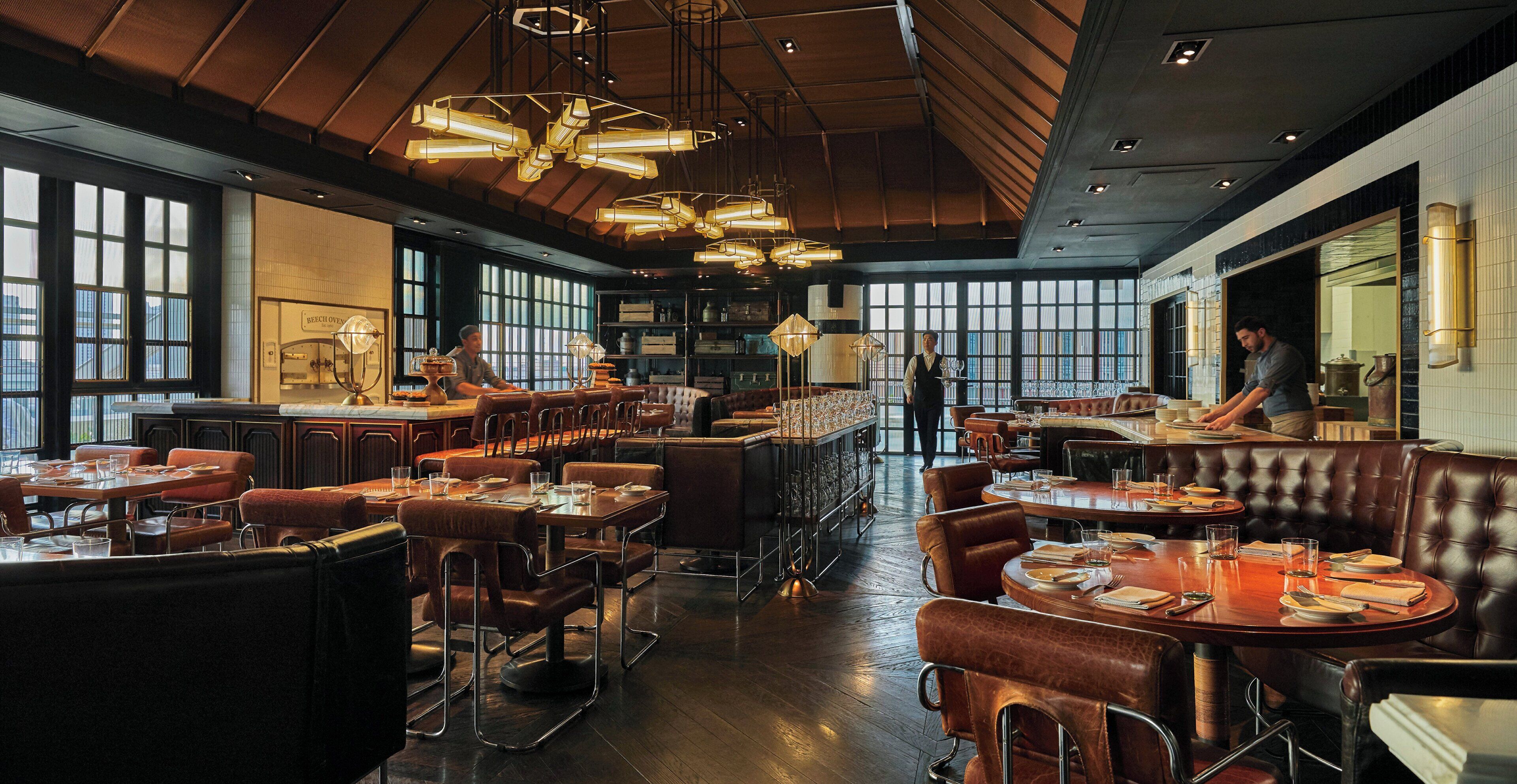 3 restaurantes, se sirven desayunos, comidas, cenas y cocina americana