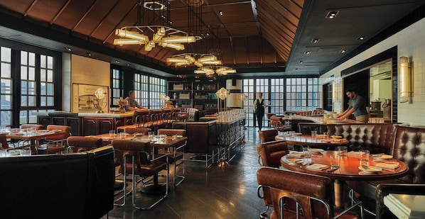 3 restaurants; breakfast, lunch, dinner, and brunch served