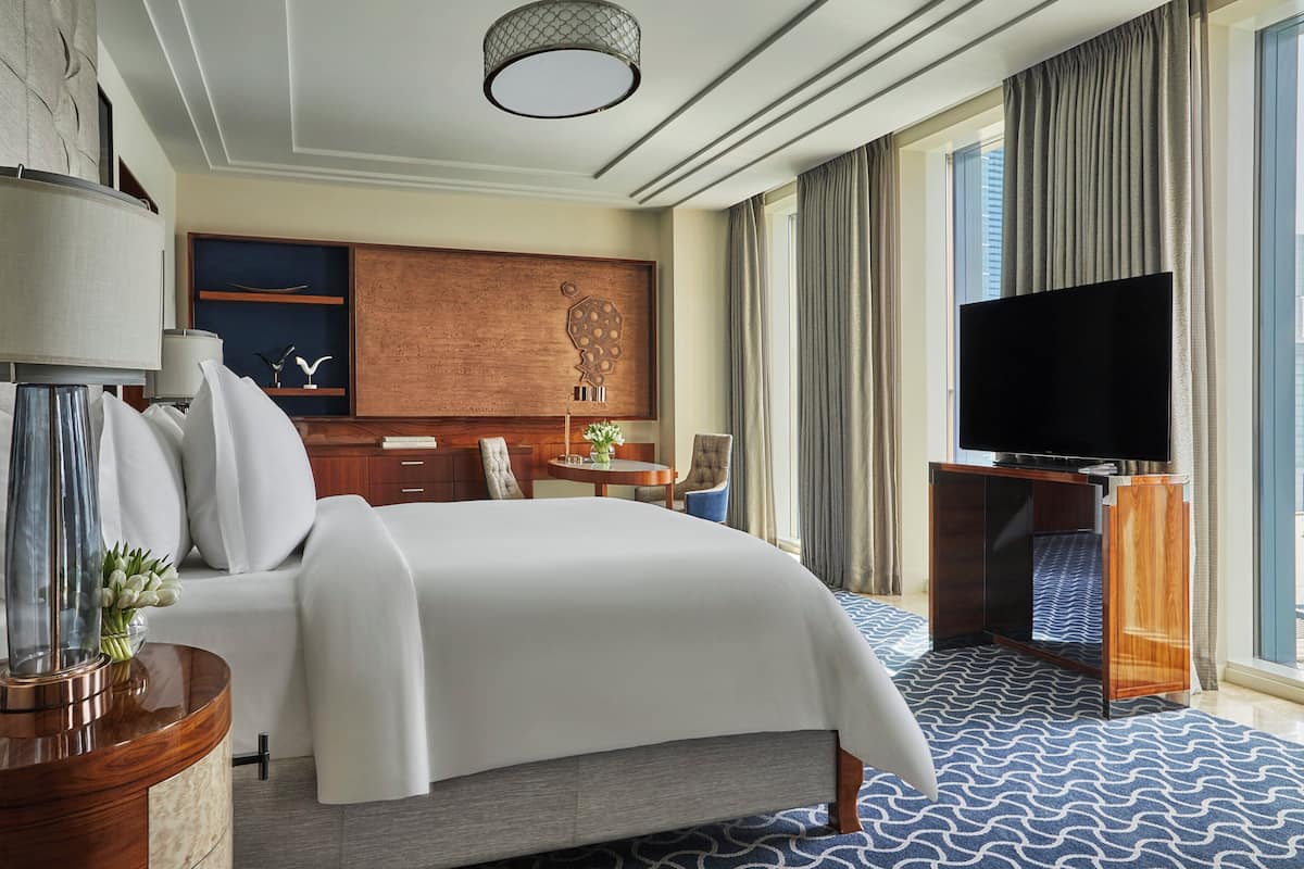 Premier Room, 1 King Bed | 1 bedroom, premium bedding, minibar, in-room safe