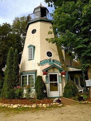 A unique, tower-shaped building with a sign reading "Harbor Inn House". - Harbor Light Inn (Ellison Bay)