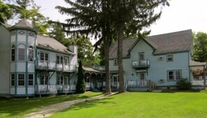 Exterior - Harbor Light Inn (Ellison Bay)