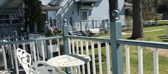 Harbor Light Inn