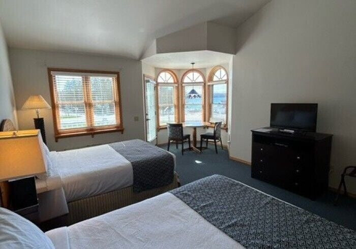 Commodore | Iron/ironing board, free WiFi, bed sheets, alarm clocks