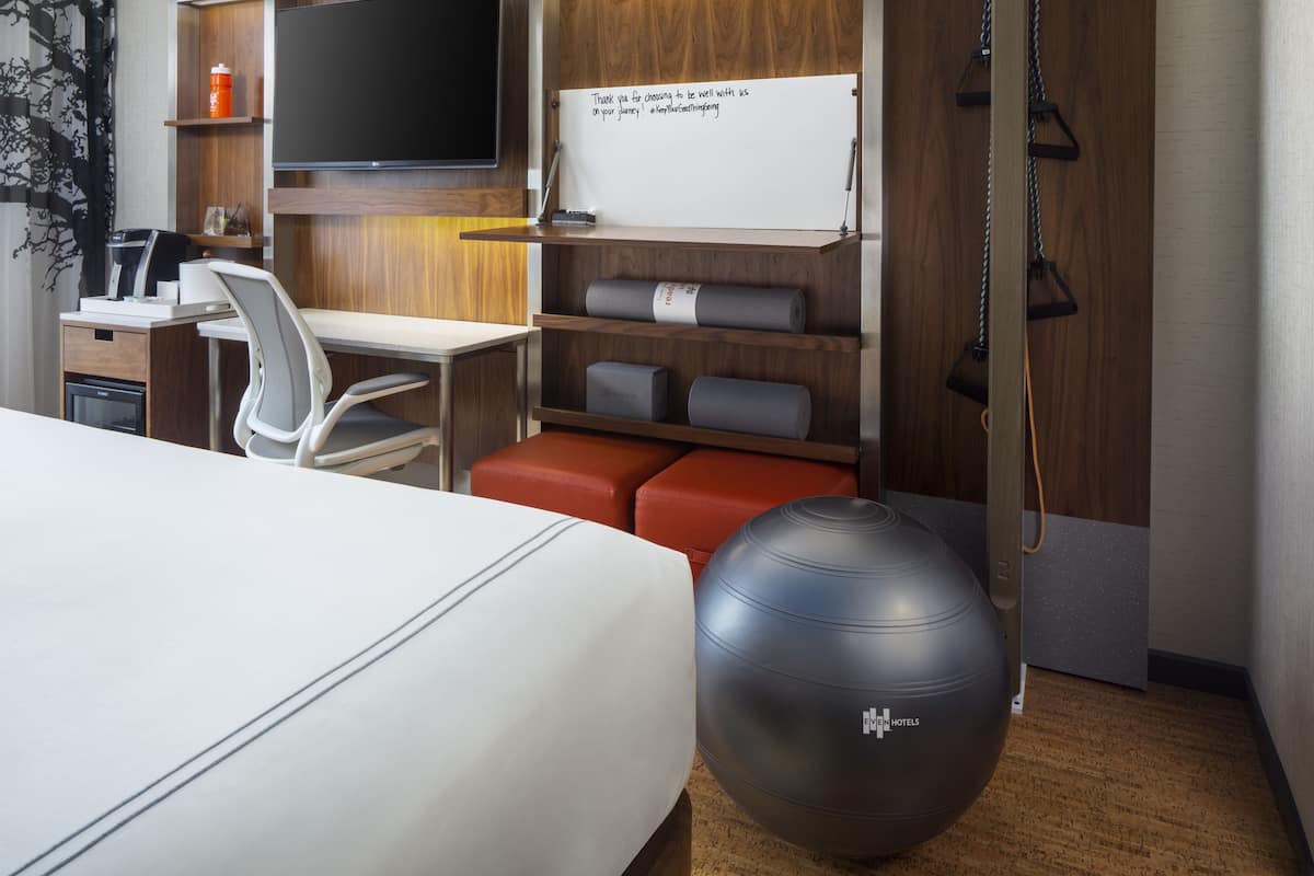 1 bedroom, premium bedding, pillow-top beds, desk