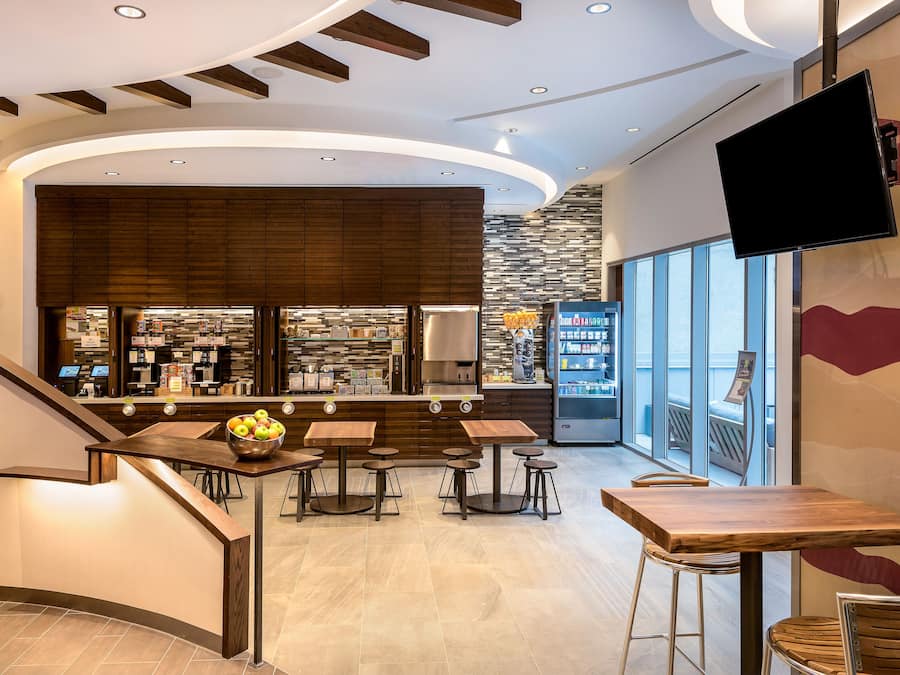 2 restaurantes, é servido café da manhã