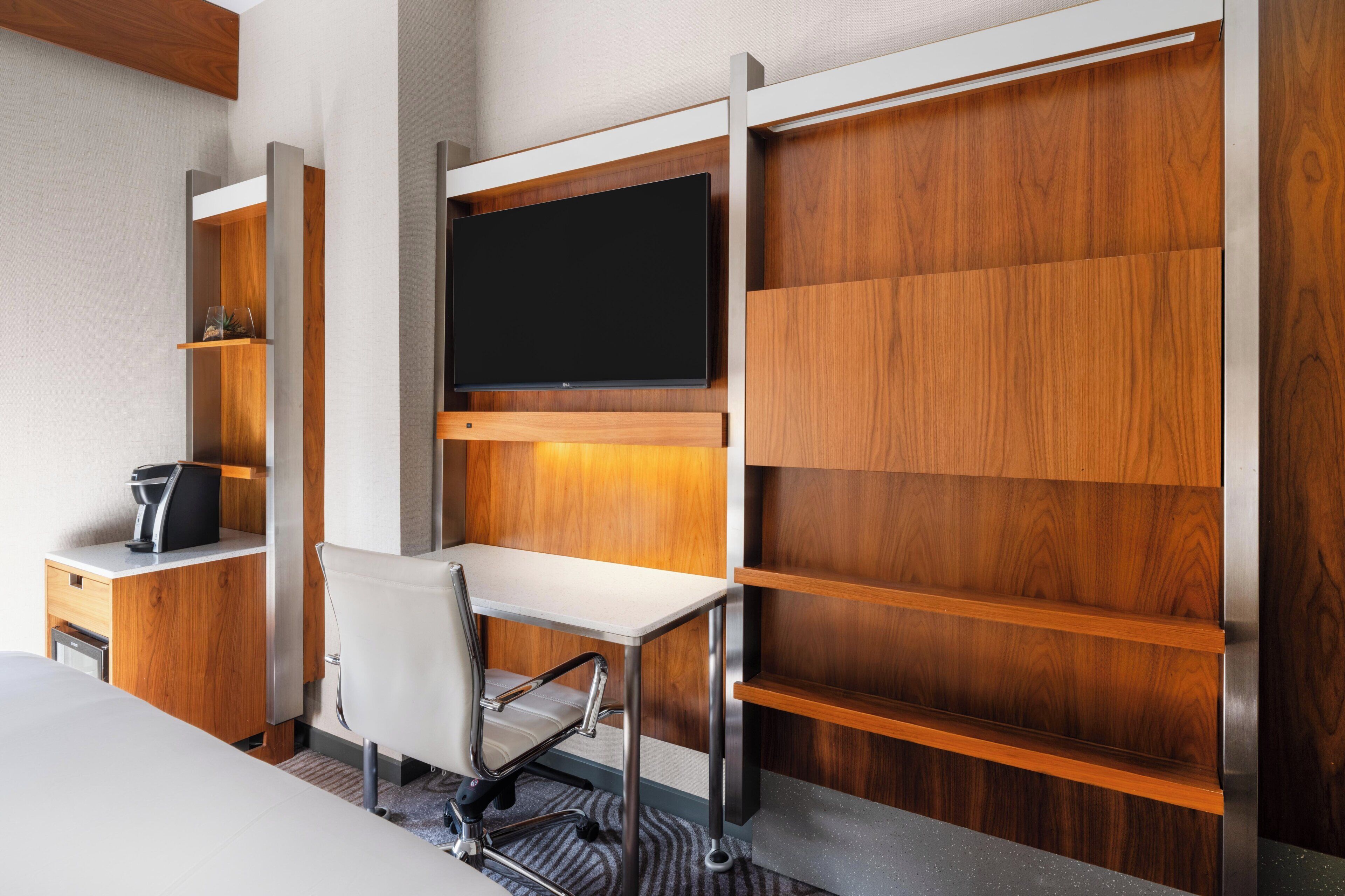 Rúmföt af bestu gerð, rúm með „pillowtop“-dýnum, skrifborð