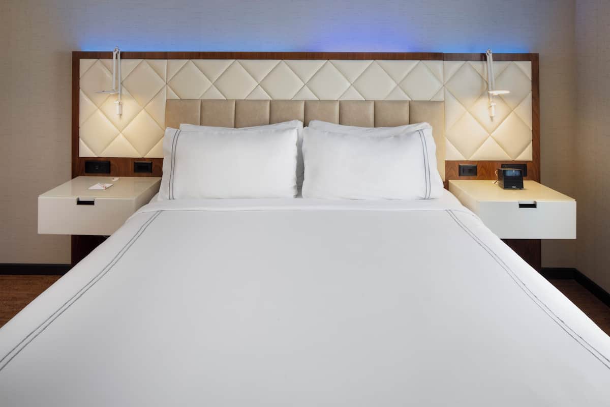 1 bedroom, premium bedding, pillowtop beds, desk