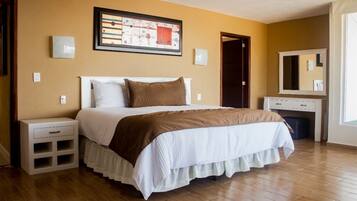 Condo, 4 quartos | Wi-Fi de cortesia, roupa de cama