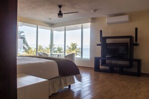 Condo, 4 Bedrooms | Free WiFi, bed sheets