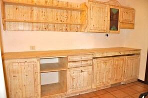 Comfort-Apartment, 2 Schlafzimmer (5 pax) | Eigene Kochnische | Großer Kühlschrank, Herdplatte, Kochgeschirr/Geschirr/Besteck