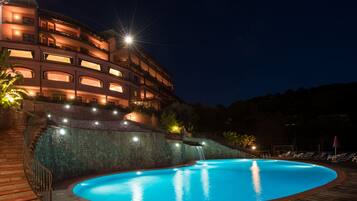 2 piscine all'aperto