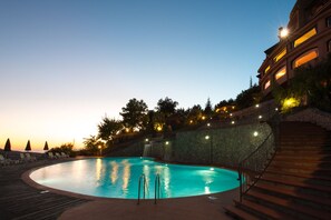 2 piscinas al aire libre
