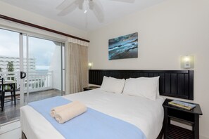 In-room safe, bed sheets - Umhlanga Cabanas (Umhlanga)