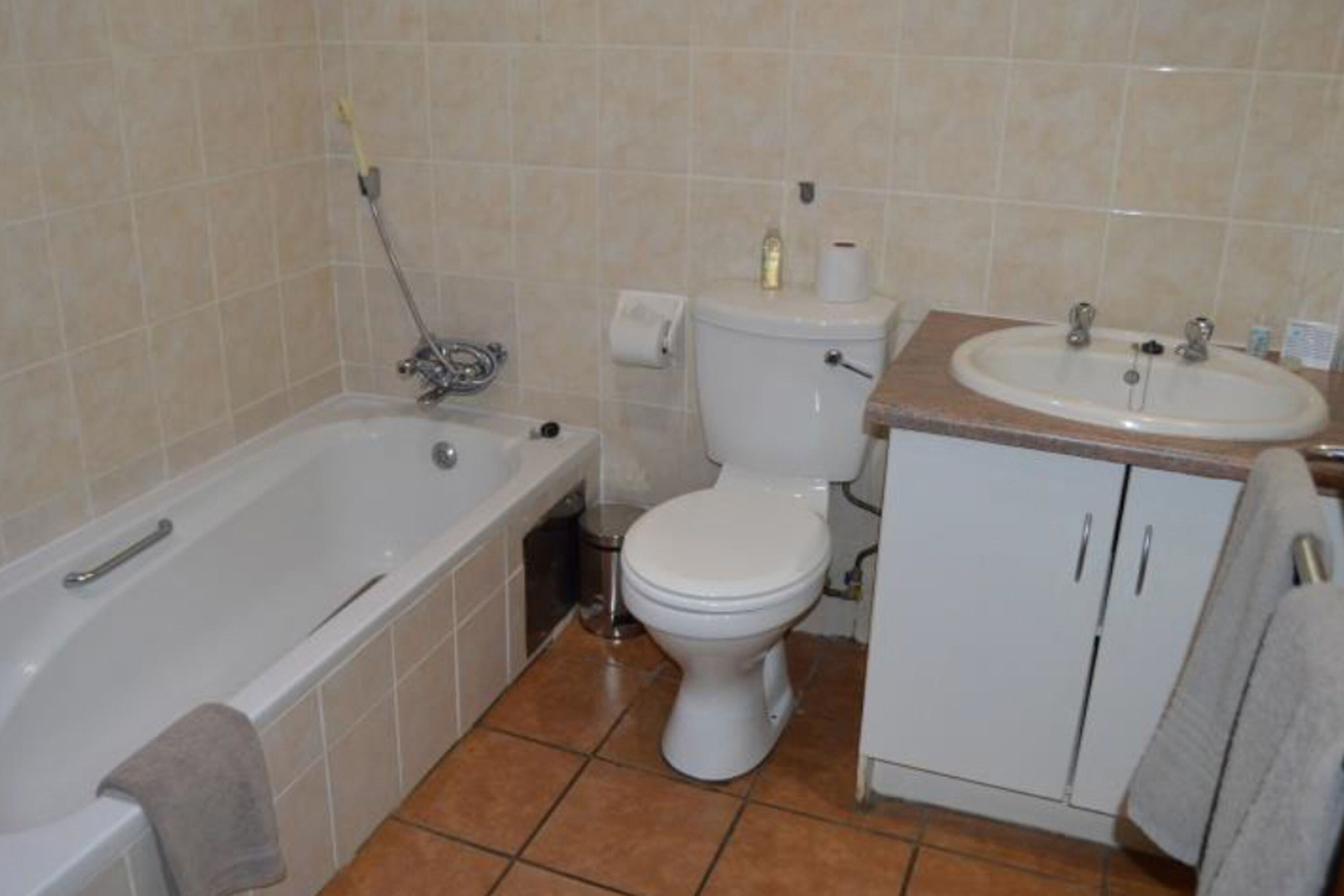 two bedroom chalet with patio | bathroom | towels