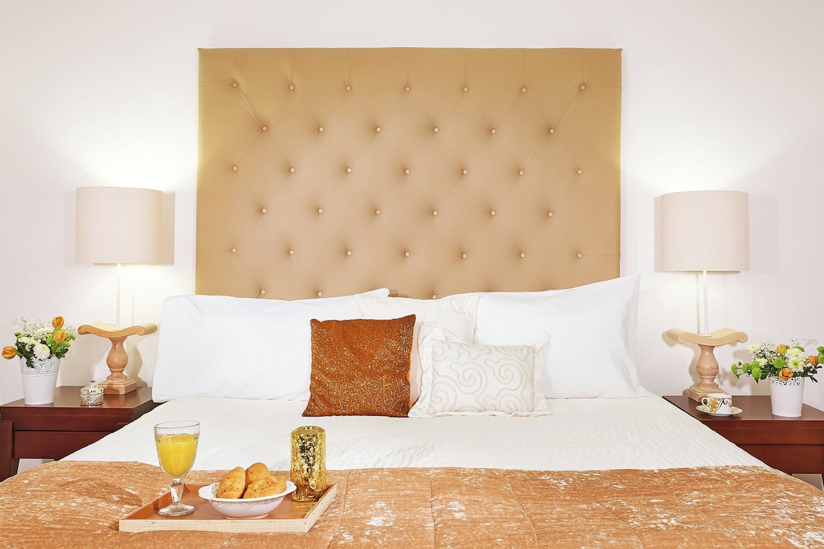 1 habitación, tabla de planchar con plancha, wifi gratis y ropa de cama