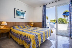 Standard Duplex, 2 Bedrooms | Blackout drapes, iron/ironing board, free cribs/infant beds, free WiFi - Apartamentos Puerto Colon Club (Adeje)