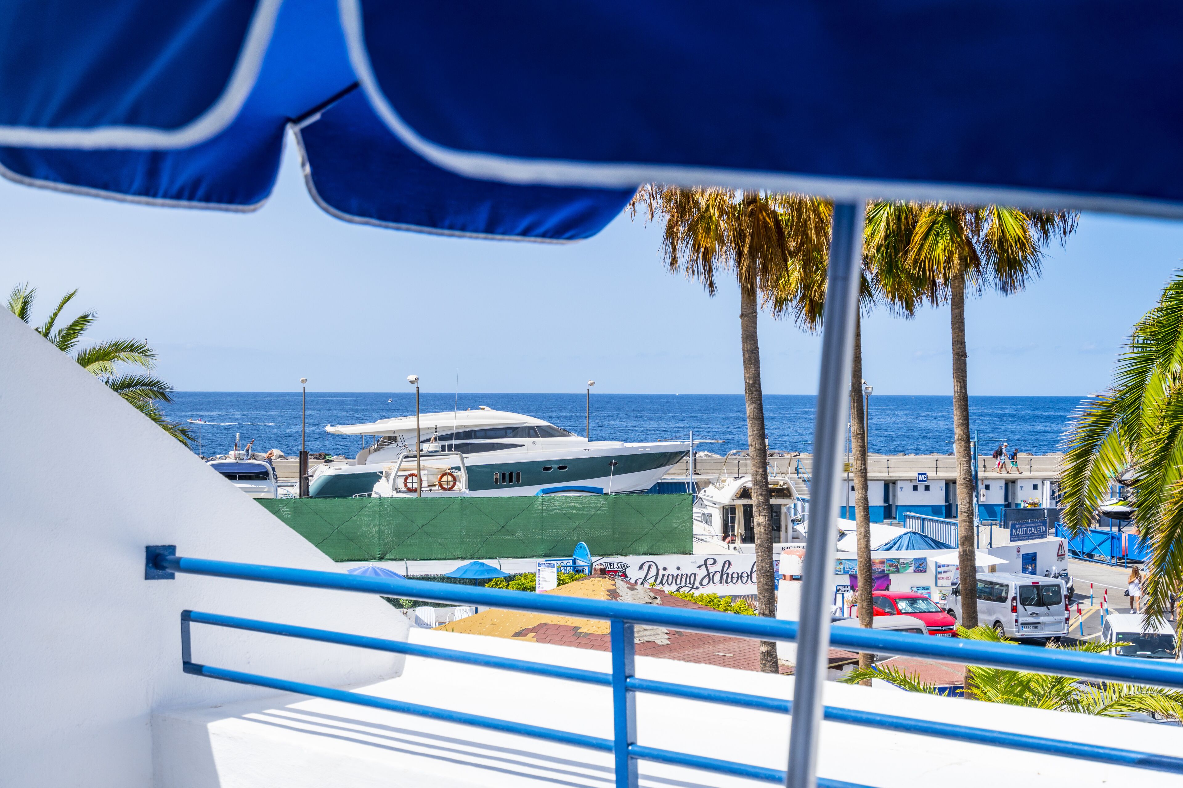 standard studio | balcony