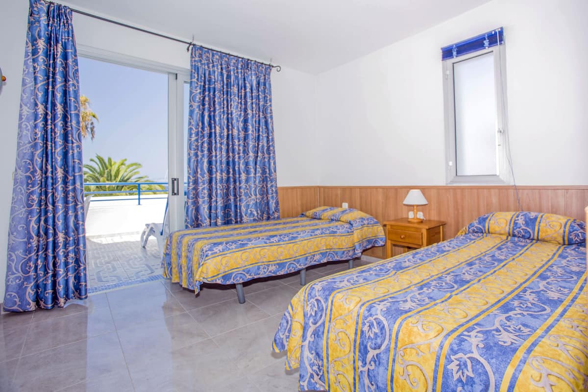 standard duplex, 2 bedrooms | blackout curtains, iron/ironing board, free cots/infant beds, free wifi