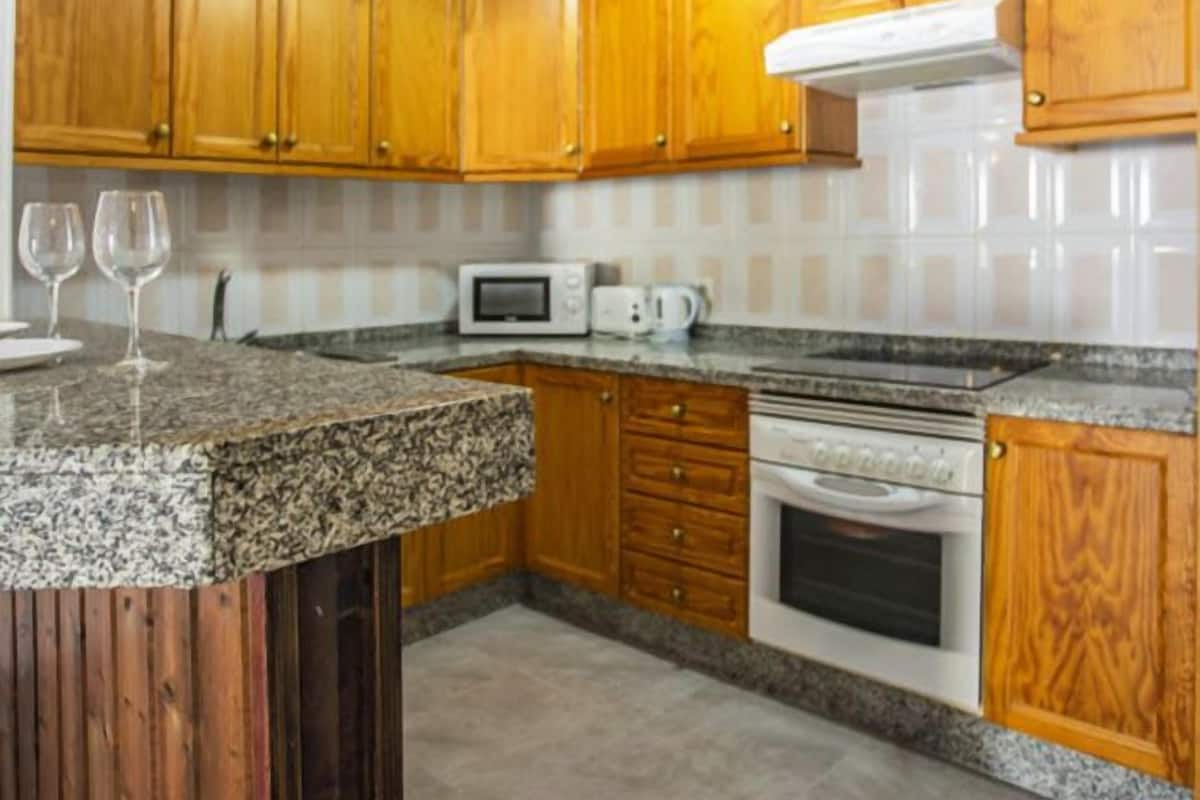 standard apartment, 1 bedroom | private kitchen | fridge, microwave, oven, stovetop