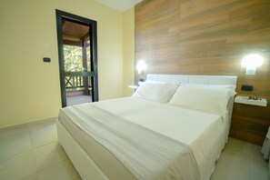 Kamar, 1 Tempat Tidur Double | Brankas, tirai kedap cahaya, Wi-Fi, dan seprai linen