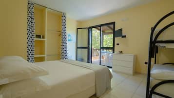 In-room safe, blackout curtains, WiFi, bed sheets