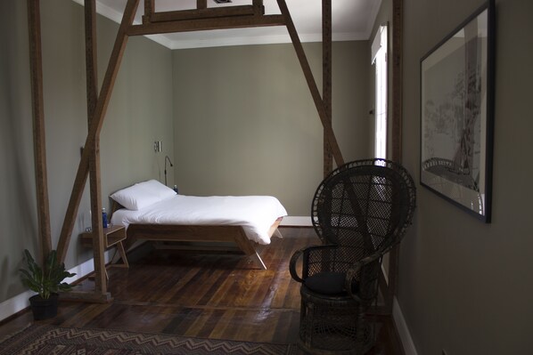 Free WiFi, bed sheets
