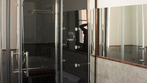 Free toiletries, hair dryer, towels - Hostal Pasta e Vino (Valparaiso)