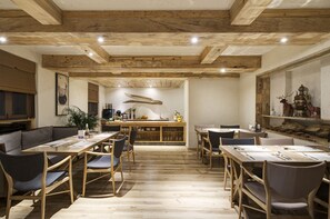 Free daily buffet breakfast  - Arro Khampa by Zinc Journey Lijiang (Lijiang)