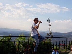 Guests can enjoy breathtaking mountain views from the balcony.