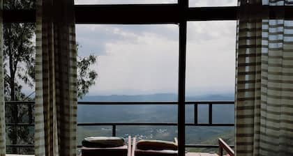 Top Twelve Hotel