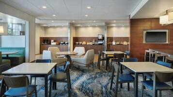 TĂ€gliches inbegriffenes kontinentales FrĂŒhstĂŒck