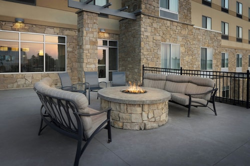 Fairfield Inn & Suites by Marriott Lincoln Southeast