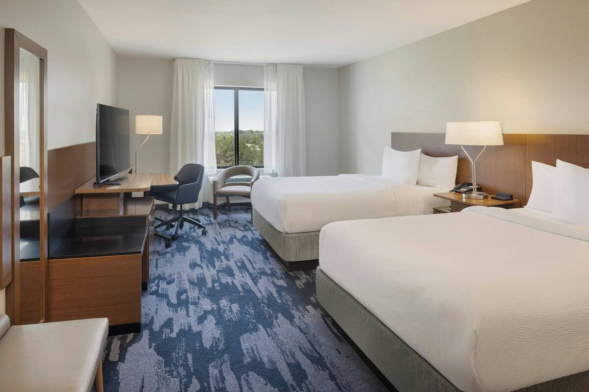 Pillowtop beds, in-room safe, desk, laptop workspace