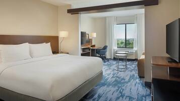 Estudio, 1 cama King size y sofá cama | Camas con pillow-top, caja de seguridad en la habitación y escritorio