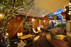 BBQ/picnic area - Bunk Guest House - Hostel (Seoul)