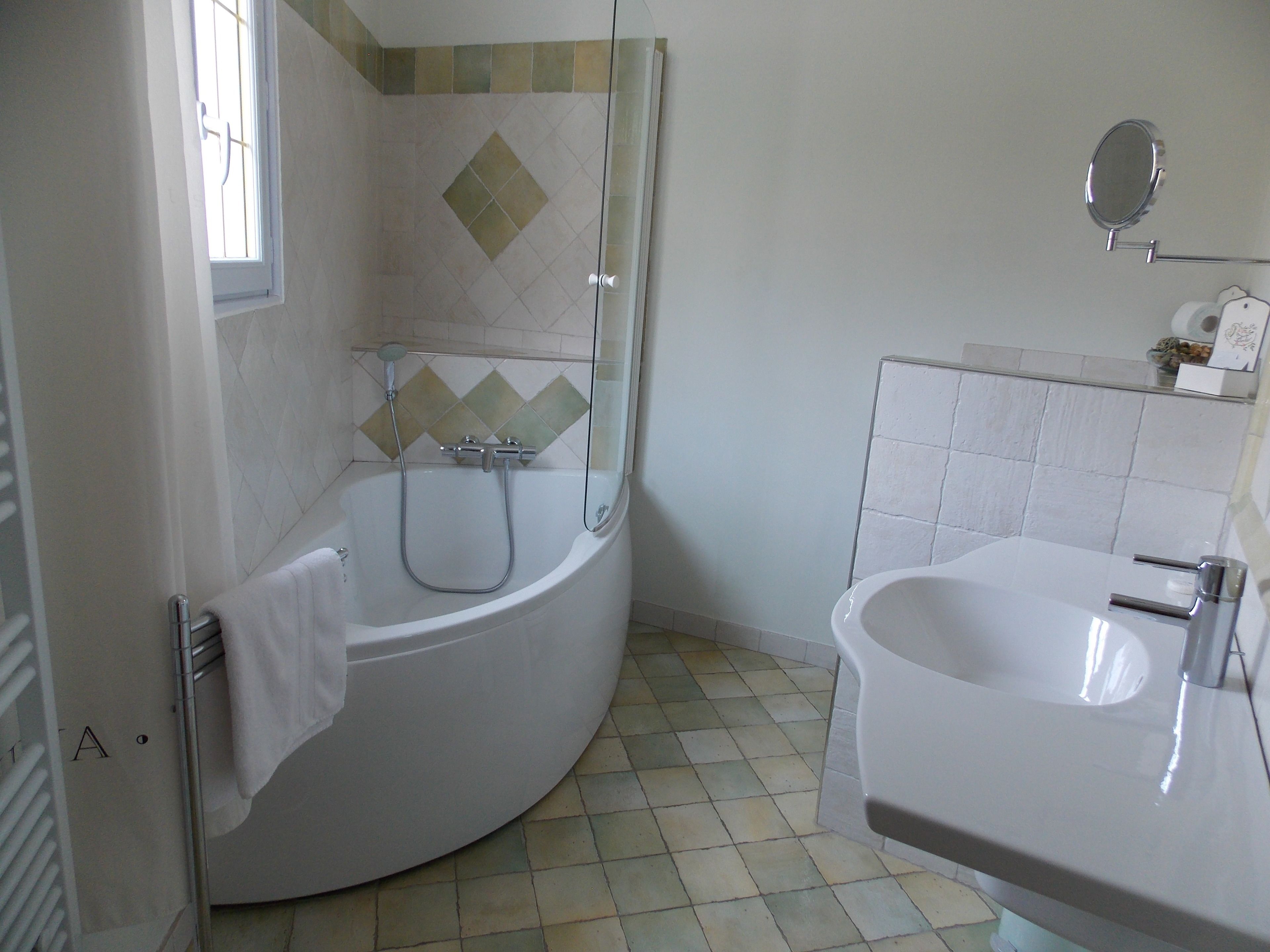 comfort double room, terrace | bathroom | free toiletries, towels
