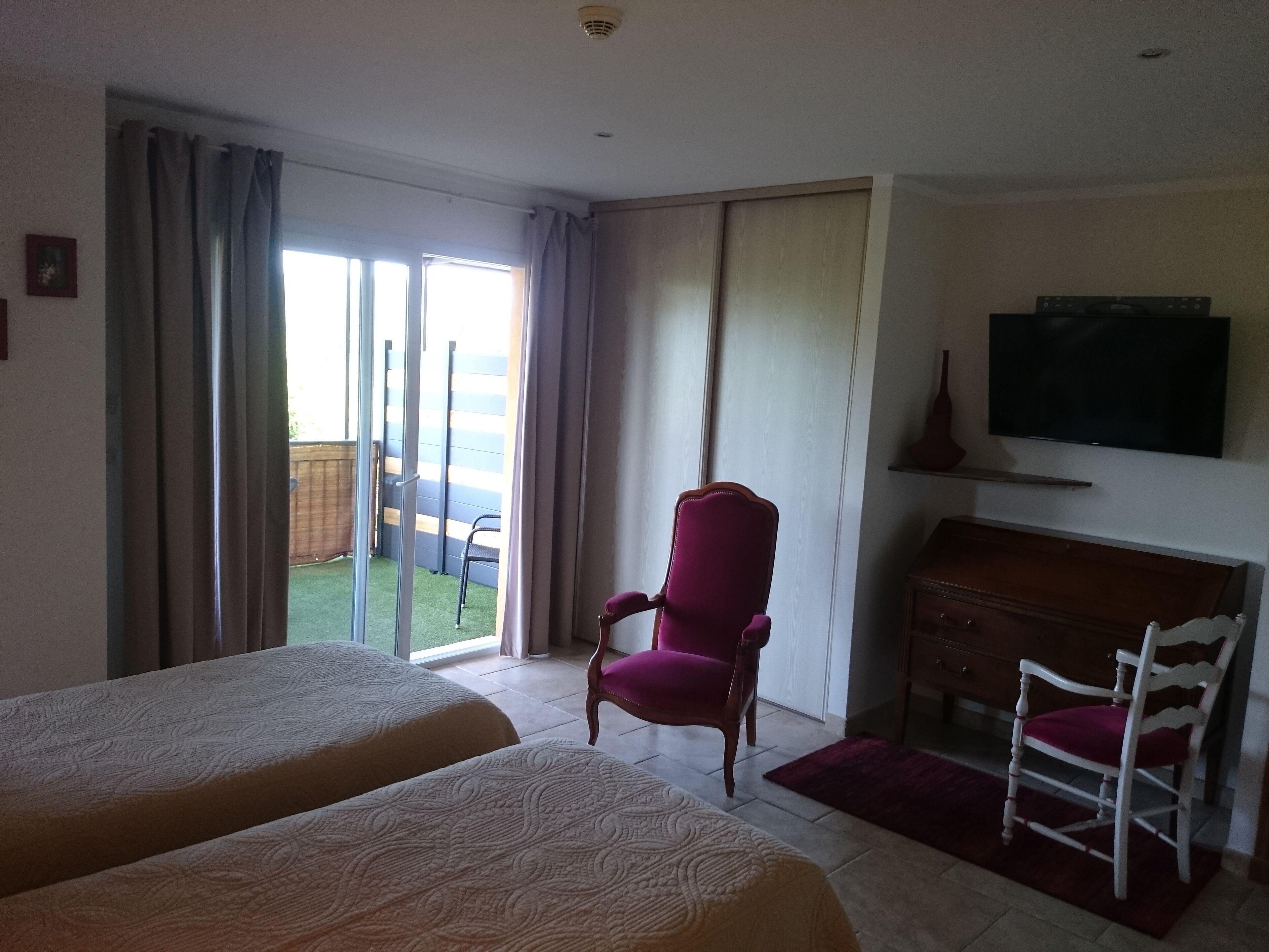 superior twin room, terrace | individually decorated, individually furnished, free wifi
