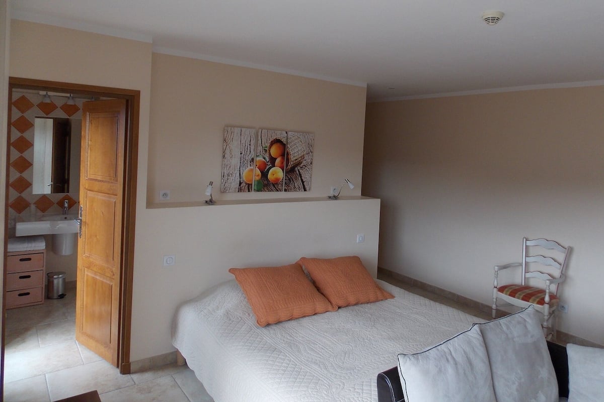 Quarto casal superior, ao lado da montanha | Wi-Fi de cortesia, individualmente decorados, individualmente mobiliados