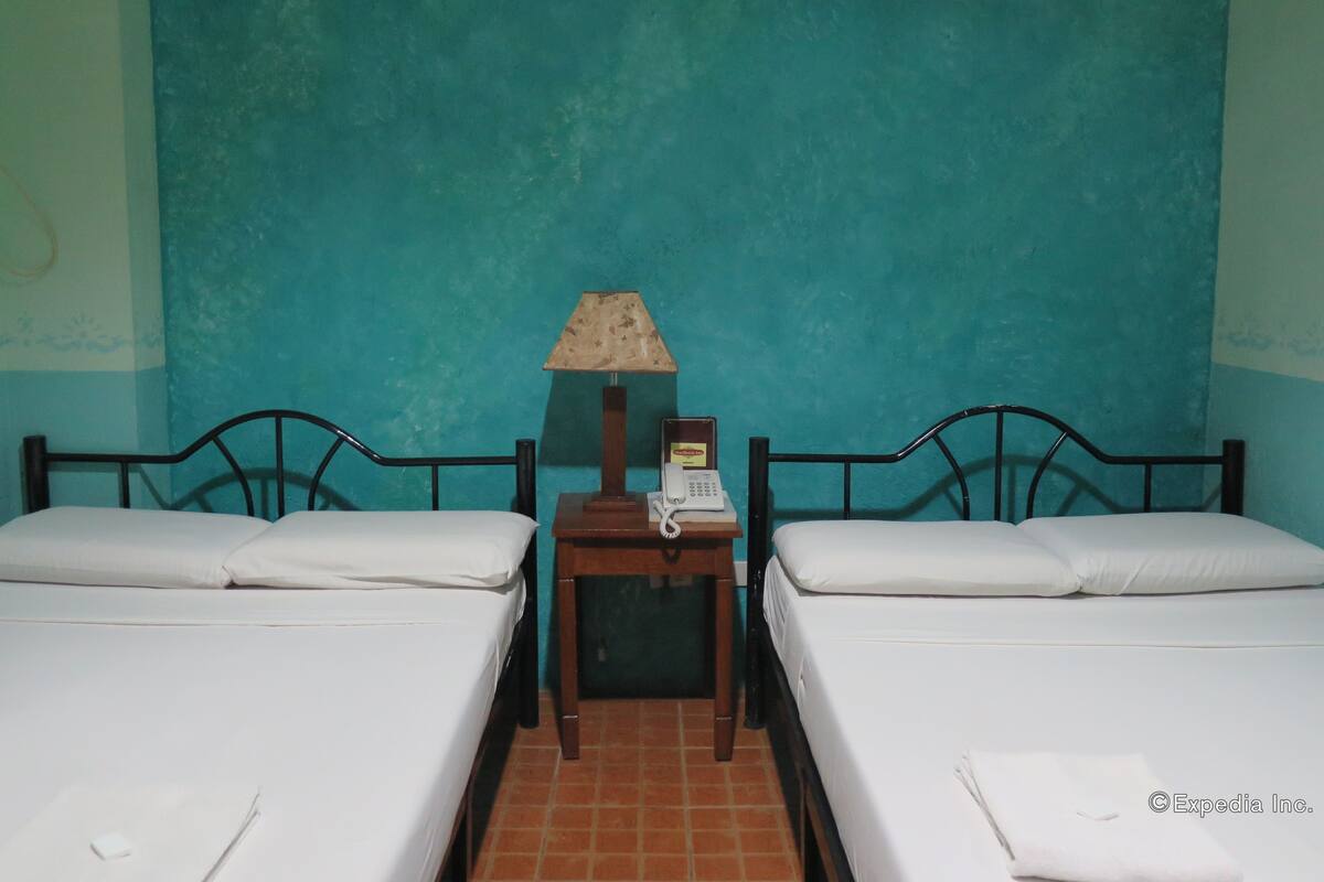 In-room safe, desk, free WiFi