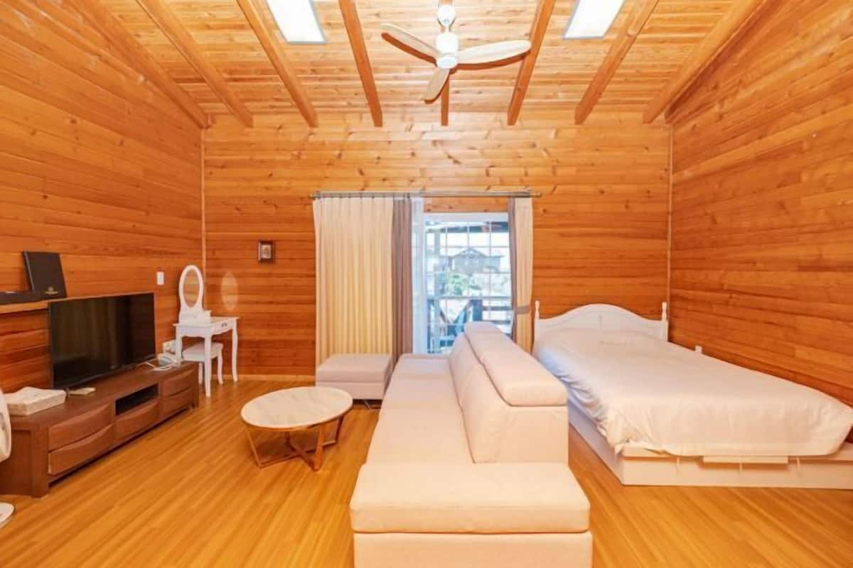 Cortinas blackout, insonorización, wifi gratis y ropa de cama