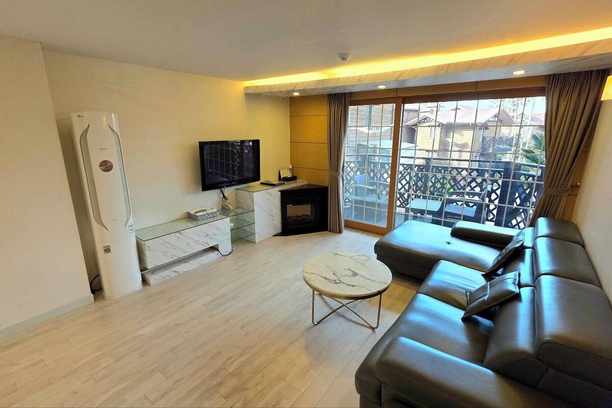 Blackout curtains, soundproofing, free WiFi, bed sheets