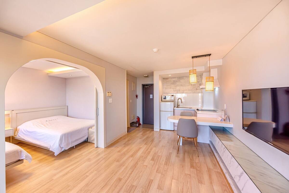 Blackout curtains, soundproofing, free WiFi, bed sheets