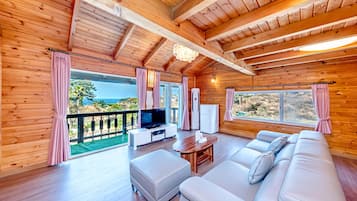 DYNE VILLA | Blackout curtains, soundproofing, free WiFi, bed sheets