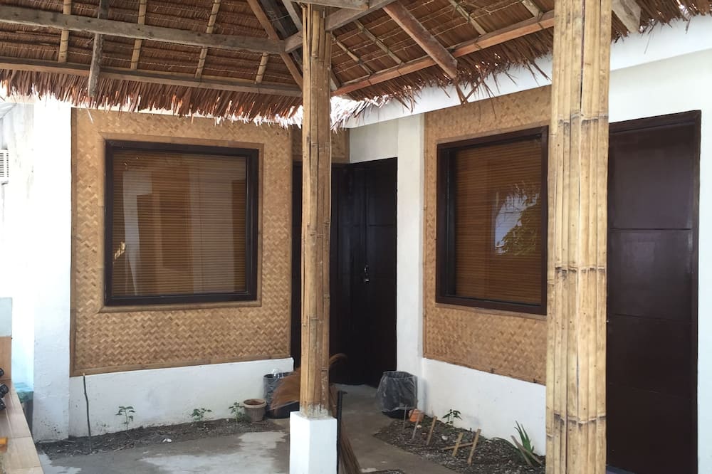 Lola's Lodge